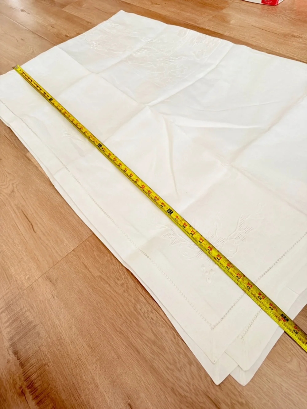 White Linen‎ Embroidered Grape Tablecloth & 8 Napkins Set 96” X 52.5”Vintage